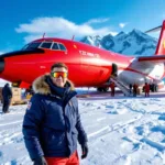 ein pilot enthüllt, wie ein chinesisches flugzeug die versorgung in der antarktis sicherstellt und wichtige missionen unterstützt.